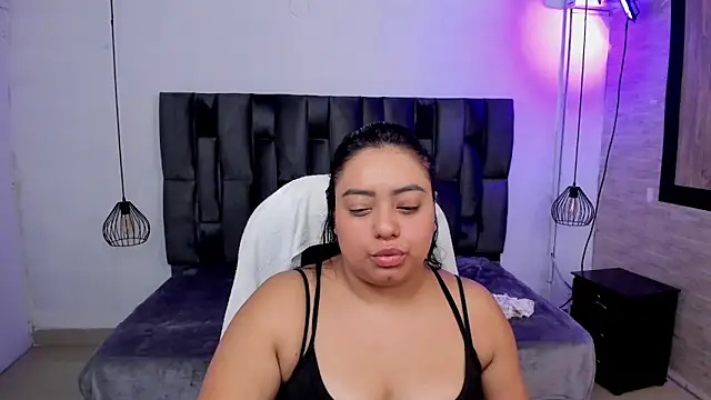 adhara lune1 online show from 10/22/25, 01:44