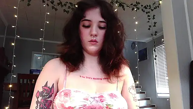 Snapshot of Trickylucy555 chatting on 05/27/26, 09:45 Trickylucy555 online show from 05/27/26, 09:45
