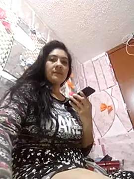 Snapshot of luzdelunas chatting on 10/29/25, 11:39 luzdelunas online show from 10/29/25, 11:39