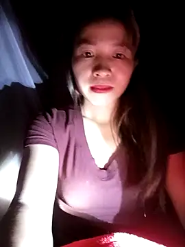 Snapshot of -Pearl- chatting on 10/22/25, 04:40 -Pearl- online show from 10/22/25, 04:40