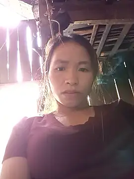 Snapshot of -Pearl- chatting on 10/23/25, 05:51 -Pearl- online show from 10/23/25, 05:51