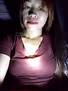 Snapshot of -Pearl- chatting on 10/28/25, 02:20 -Pearl- online show from 10/28/25, 02:20