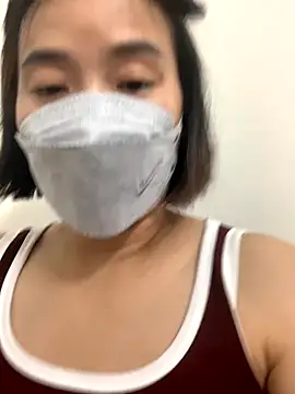 Snapshot of HinayLa chatting on 10/19/25, 01:23 HinayLa online show from 10/19/25, 01:23