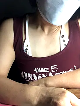 Snapshot of HinayLa chatting on 10/25/25, 10:37 HinayLa online show from 10/25/25, 10:37