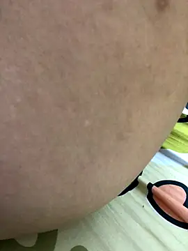 Snapshot of HinayLa chatting on 11/26/25, 08:37 HinayLa online show from 11/26/25, 08:37