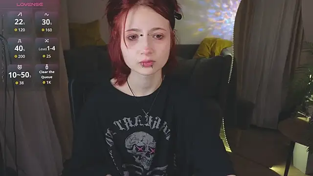 Snapshot of _L_o_r_r_y_ chatting on 11/17/25, 02:01 L o r r y online show from 11/17/25, 02:01