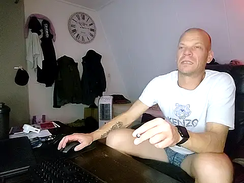 Snapshot of Kinky_Play1 chatting on 10/19/25, 08:09 Kinky Play1 online show from 10/19/25, 08:09
