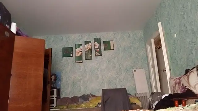 Snapshot of Nessa_Vessa chatting on 10/20/25, 12:38 Nessa Vessa online show from 10/20/25, 12:38