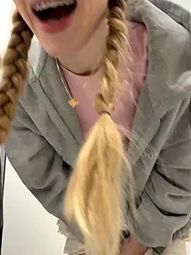 kira mia online show from 12/13/25, 07:53