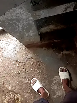 Snapshot of Saddam2332 chatting on 10/31/25, 03:29 Saddam2332 online show from 10/31/25, 03:29