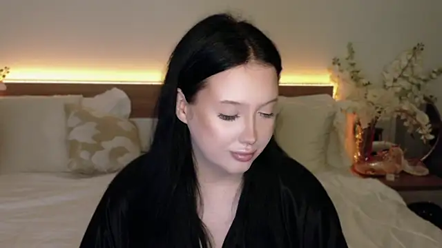 Snapshot of Felicia_Herceg chatting on 10/24/25, 06:04 Felicia Herceg online show from 10/24/25, 06:04