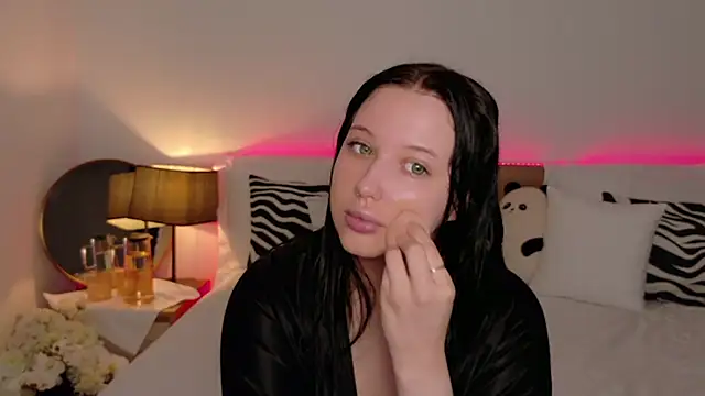 Snapshot of Felicia_Herceg chatting on 11/07/25, 10:10 Felicia Herceg online show from 11/07/25, 10:10