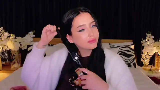 Snapshot of Felicia_Herceg chatting on 11/28/25, 12:57 Felicia Herceg online show from 11/28/25, 12:57