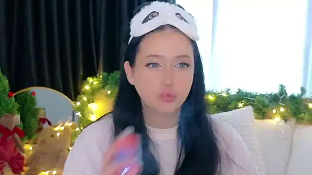 Snapshot of Felicia_Herceg chatting on 12/13/25, 11:32 Felicia Herceg online show from 12/13/25, 11:32