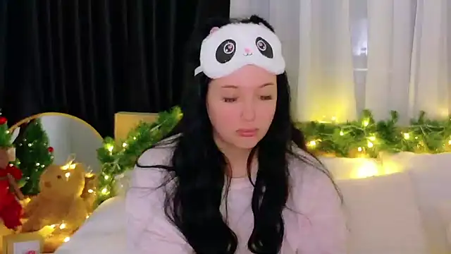 Snapshot of Felicia_Herceg chatting on 12/14/25, 05:29 Felicia Herceg online show from 12/14/25, 05:29