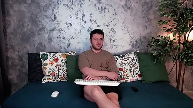 Snapshot of Ethan__S chatting on 12/19/24, 04:56 Ethan S online show from 12/19/24, 04:56