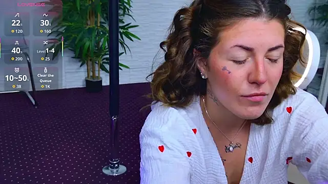 IvorySwan online show from 11/23/25, 05:40