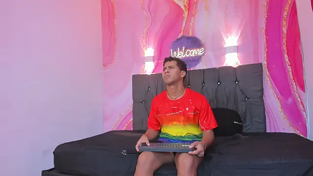 Raphael Latin online show from 10/22/25, 03:29