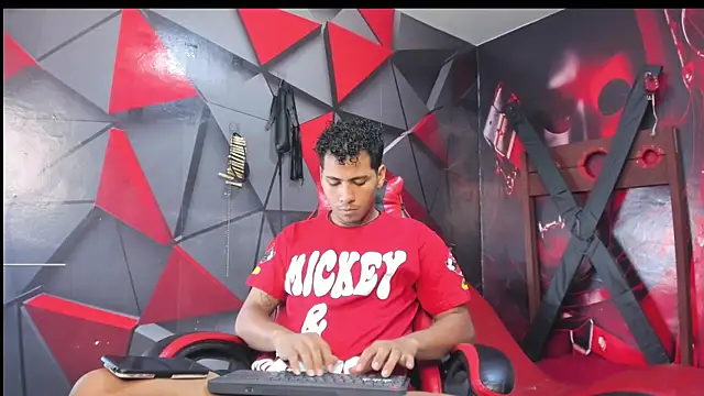 Raphael Latin online show from 10/23/25, 04:01