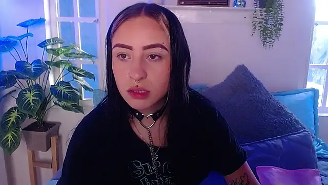 Christine julianne online show from 10/25/25, 04:35