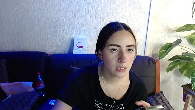 Christine julianne online show from 10/29/25, 07:48