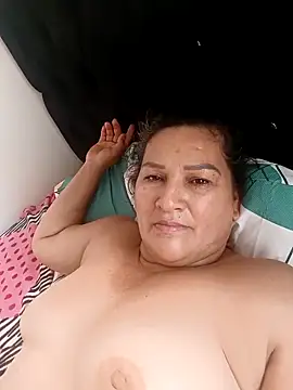 Snapshot of estrellita-sexy chatting on 10/20/25, 05:24 estrellita-sexy online show from 10/20/25, 05:24