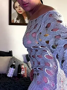 Snapshot of morenaQueen_ chatting on 11/08/25, 06:29 morenaQueen online show from 11/08/25, 06:29