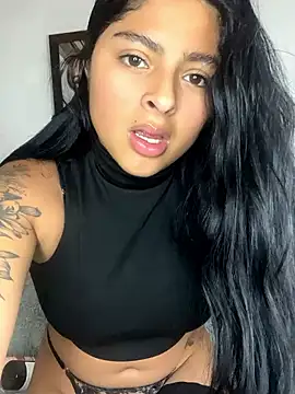 Snapshot of morenaQueen_ chatting on 12/02/25, 06:36 morenaQueen online show from 12/02/25, 06:36