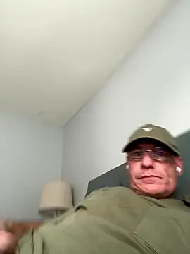 Snapshot of Kneetoe2025 chatting on 12/18/25, 06:58 Kneetoe2025 online show from 12/18/25, 06:58