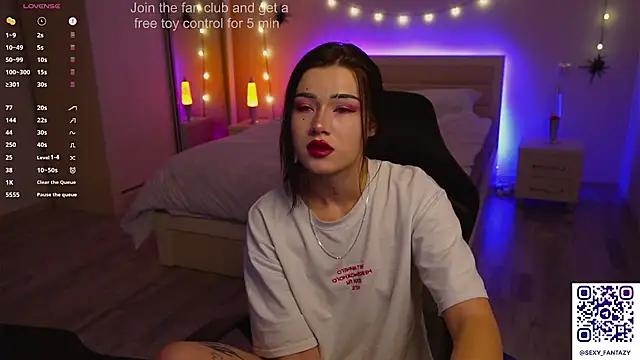 Snapshot of HotMuse chatting on 10/29/25, 07:04 HotMuse online show from 10/29/25, 07:04