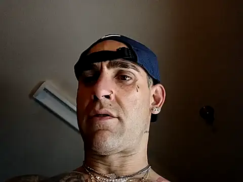 Snapshot of alphacloudGod chatting on 10/29/25, 11:01 alphacloudGod online show from 10/29/25, 11:01