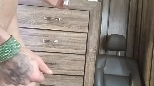 Snapshot of alphacloudGod chatting on 11/15/25, 07:10 alphacloudGod online show from 11/15/25, 07:10