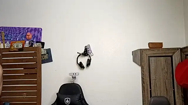 Snapshot of alphacloudGod chatting on 11/22/25, 07:18 alphacloudGod online show from 11/22/25, 07:18