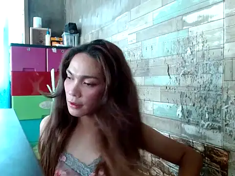 Snapshot of maldita143 chatting on 10/20/25, 03:29 maldita143 online show from 10/20/25, 03:29