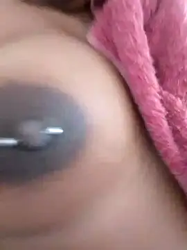 Snapshot of Jennyy31 chatting on 11/05/25, 11:43 Jennyy31 online show from 11/05/25, 11:43