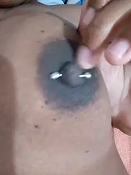 Snapshot of Jennyy31 chatting on 12/15/25, 05:17 Jennyy31 online show from 12/15/25, 05:17