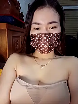 Family-Lovee online show from 11/16/25, 06:24