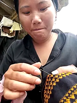 Snapshot of emlylin chatting on 10/22/25, 04:02 emlylin online show from 10/22/25, 04:02