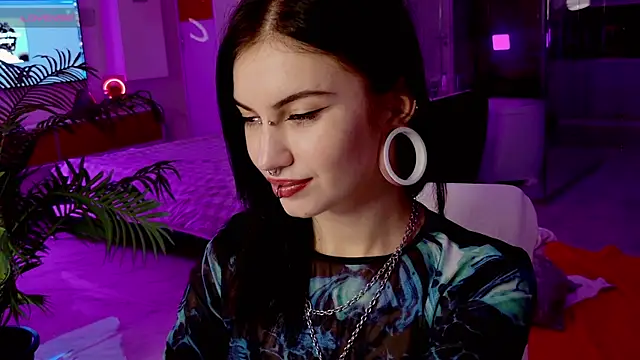 Snapshot of BasslineJunkie chatting on 10/22/25, 06:07 BasslineJunkie online show from 10/22/25, 06:07