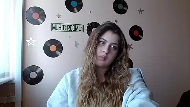 Snapshot of Amber__Glow chatting on 10/27/25, 12:53 Amber  Glow online show from 10/27/25, 12:53
