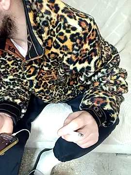 Snapshot of lazzzz09 chatting on 11/15/25, 10:15 lazzzz09 online show from 11/15/25, 10:15