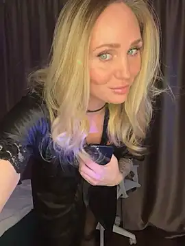 Snapshot of Drink_me_all_up chatting on 11/02/25, 09:28 Drink me all up online show from 11/02/25, 09:28