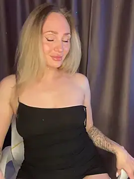 Snapshot of Drink_me_all_up chatting on 12/02/25, 09:43 Drink me all up online show from 12/02/25, 09:43