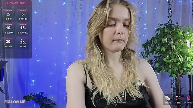 Snapshot of Slay_Blonde chatting on 10/27/25, 06:17 Slay Blonde online show from 10/27/25, 06:17