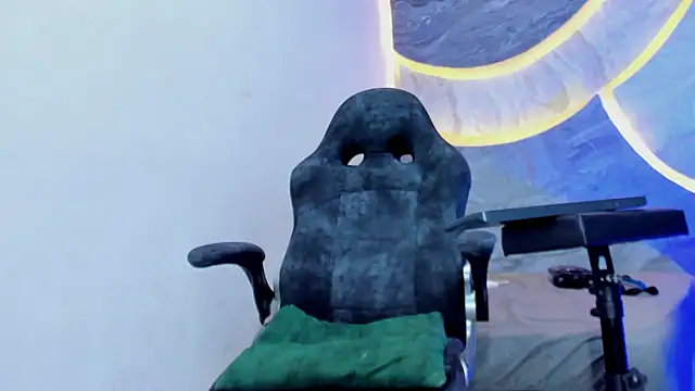 Snapshot of Sex_Boy_33_ chatting on 11/04/25, 04:11 Sex Boy 33 online show from 11/04/25, 04:11