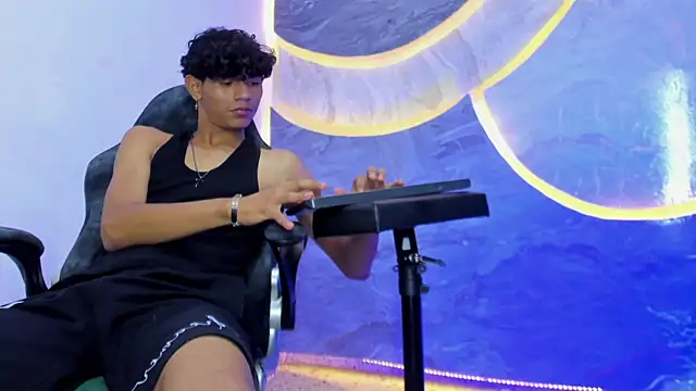 Snapshot of Sex_Boy_33_ chatting on 11/07/25, 03:50 Sex Boy 33 online show from 11/07/25, 03:50