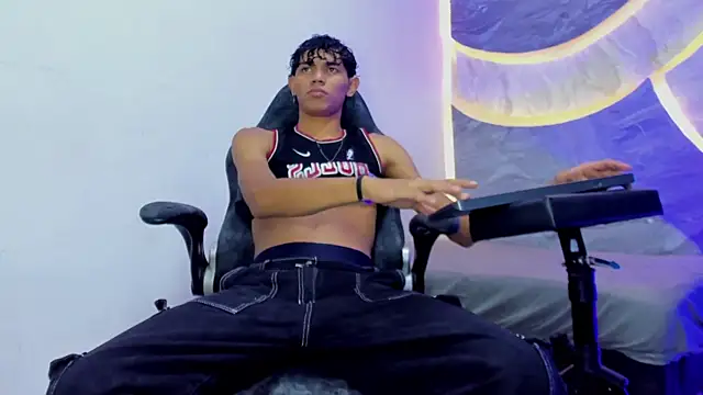 Snapshot of Sex_Boy_33_ chatting on 11/09/25, 04:22 Sex Boy 33 online show from 11/09/25, 04:22