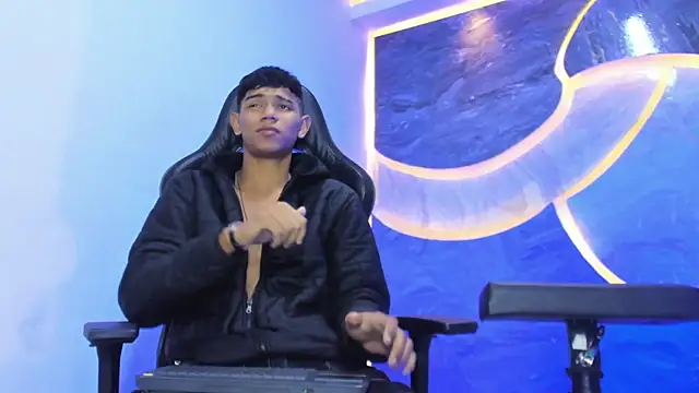 Snapshot of Sex_Boy_33_ chatting on 11/26/25, 06:03 Sex Boy 33 online show from 11/26/25, 06:03