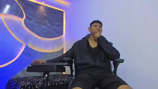 Snapshot of Sex_Boy_33_ chatting on 11/30/25, 05:00 Sex Boy 33 online show from 11/30/25, 05:00