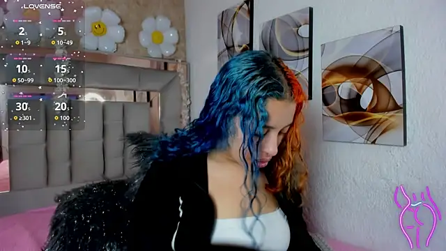 Snapshot of Cristall_ravven chatting on 11/07/25, 03:01 Cristall ravven online show from 11/07/25, 03:01